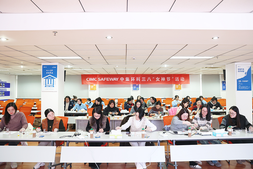 �������� �������̡���������ʱ��չ�����ˡ���Ů��ϵ�л